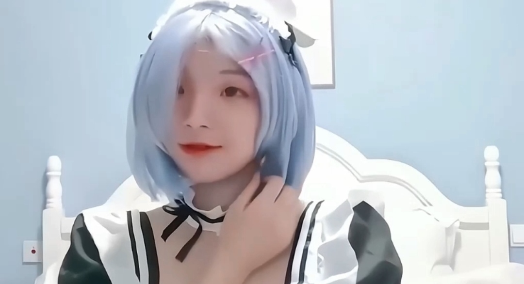 [无码] 女仆装骚穴狂插水晶棒 淫水四溅高潮迭起